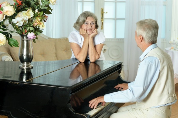 Klavier spielen lernen im Alter